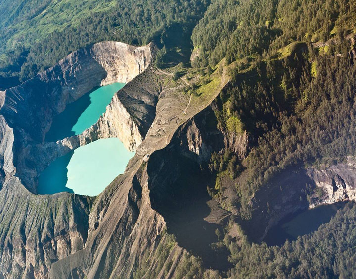 The three colored lakes