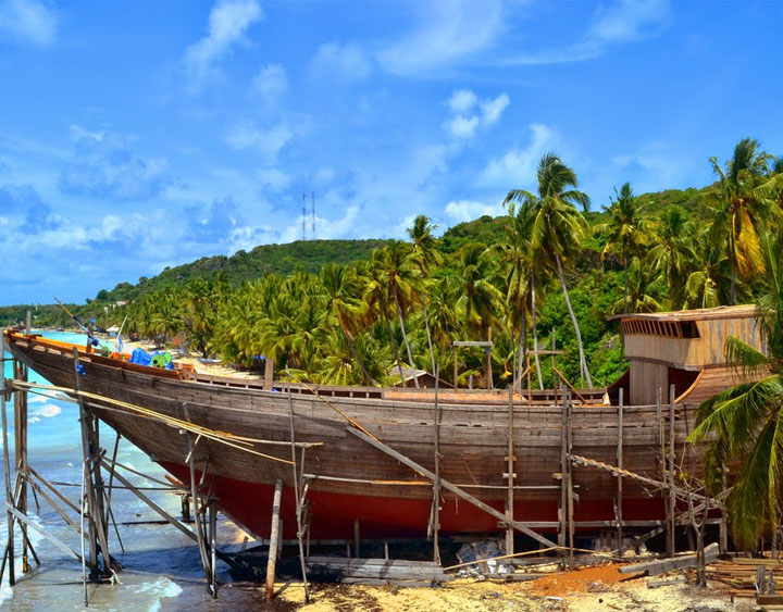 Local people – the expert of building their penishi – boat